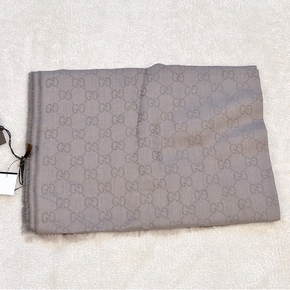 NWT Authentic Gucci Diamente & GG Web Wool Blend Lightweight Scarf French Gray - Picture 4 of 7